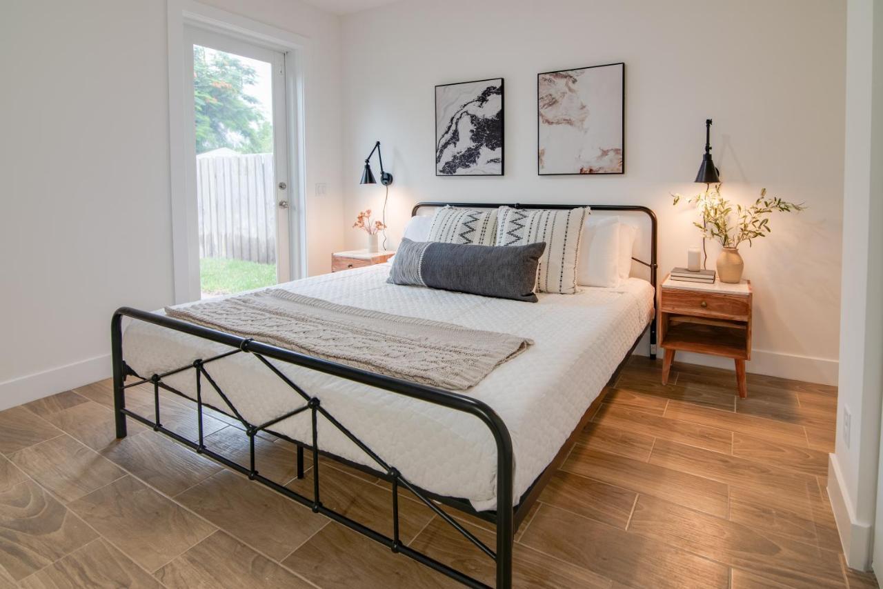 Private Cottage - King Beds, Brand New, Near Beach, Golfing, Shopping & Restaurants Lake Worth Beach Dış mekan fotoğraf
