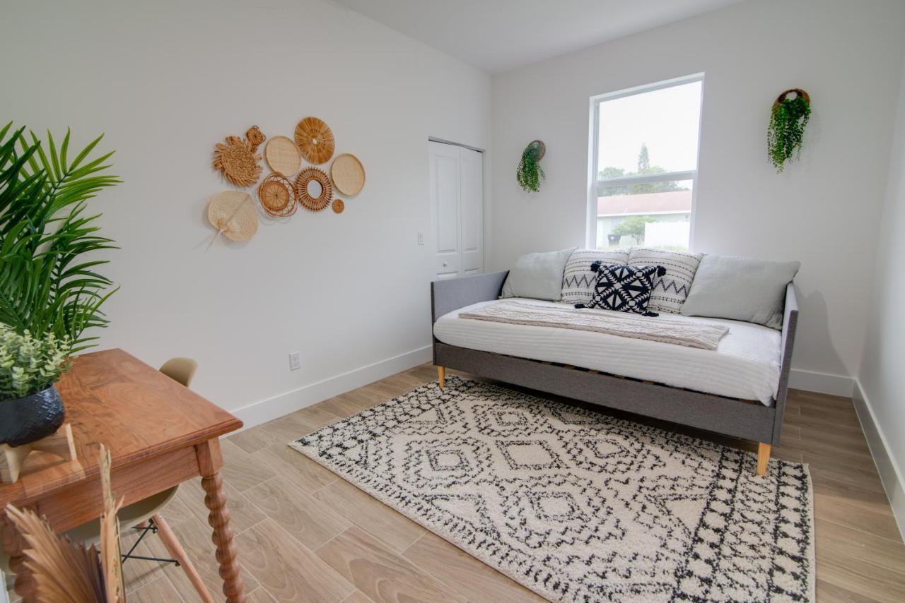 Private Cottage - King Beds, Brand New, Near Beach, Golfing, Shopping & Restaurants Lake Worth Beach Dış mekan fotoğraf